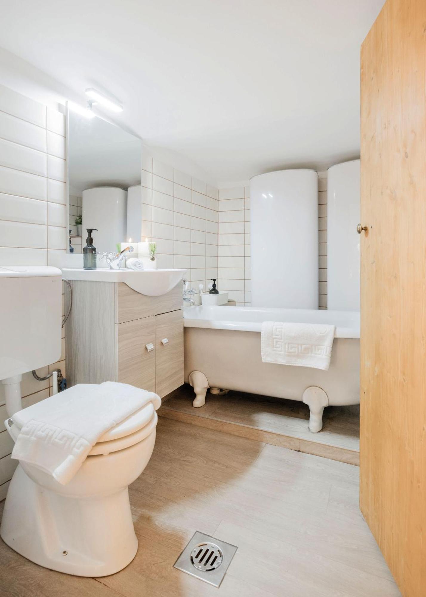 Wellness Wonderland: Garden, Sauna, Jacuzzi In Cbd Budapeste Exterior foto