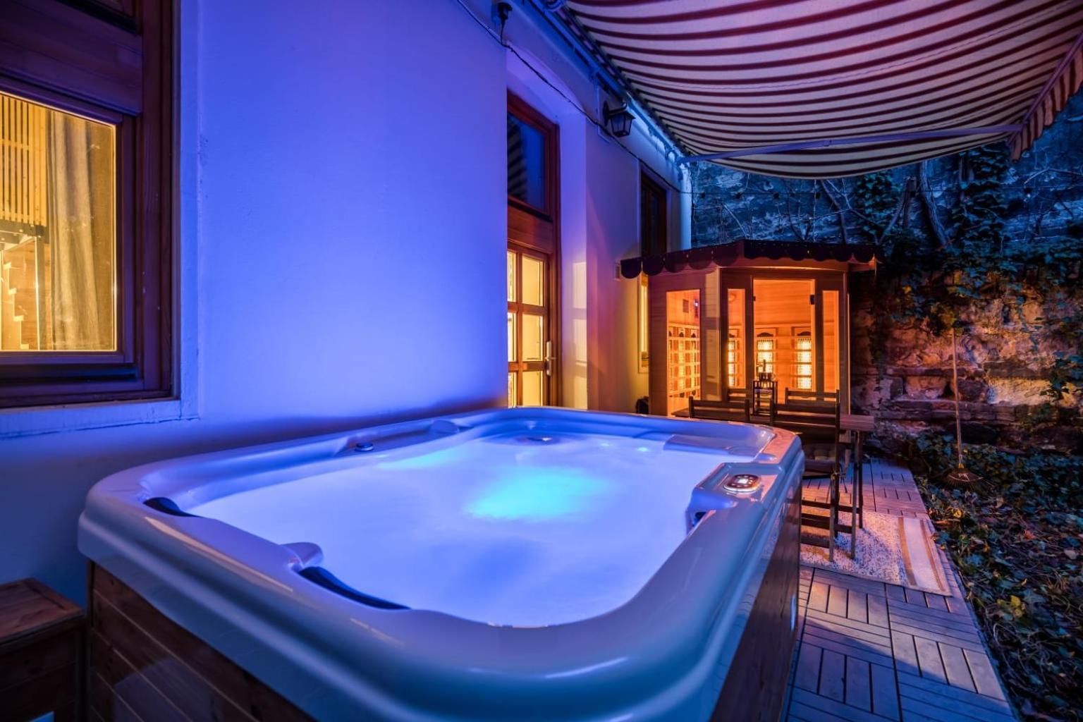 Wellness Wonderland: Garden, Sauna, Jacuzzi In Cbd Budapeste Exterior foto