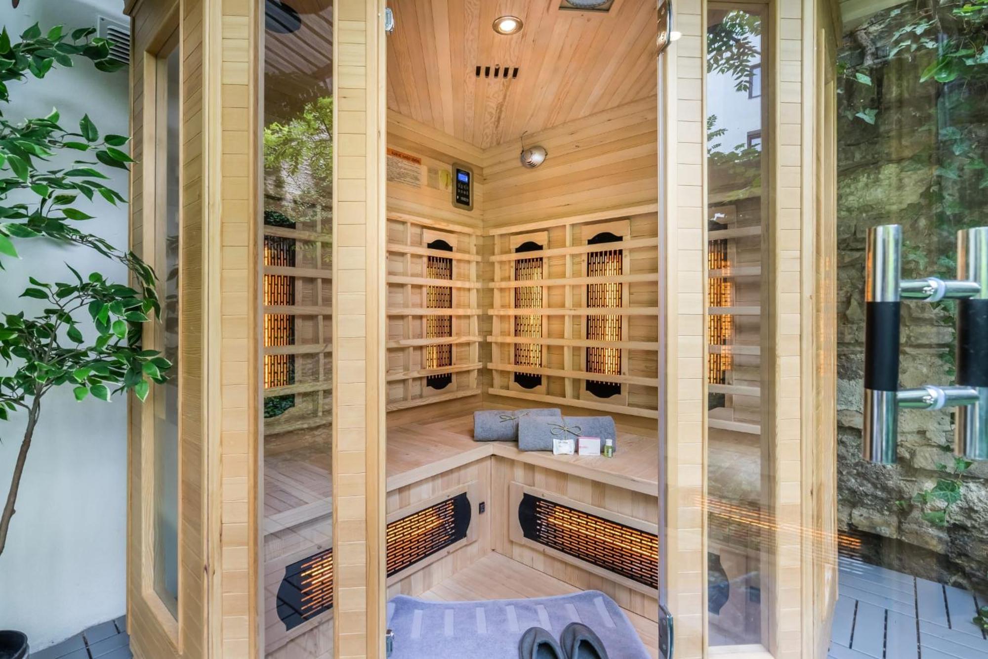 Wellness Wonderland: Garden, Sauna, Jacuzzi In Cbd Budapeste Exterior foto