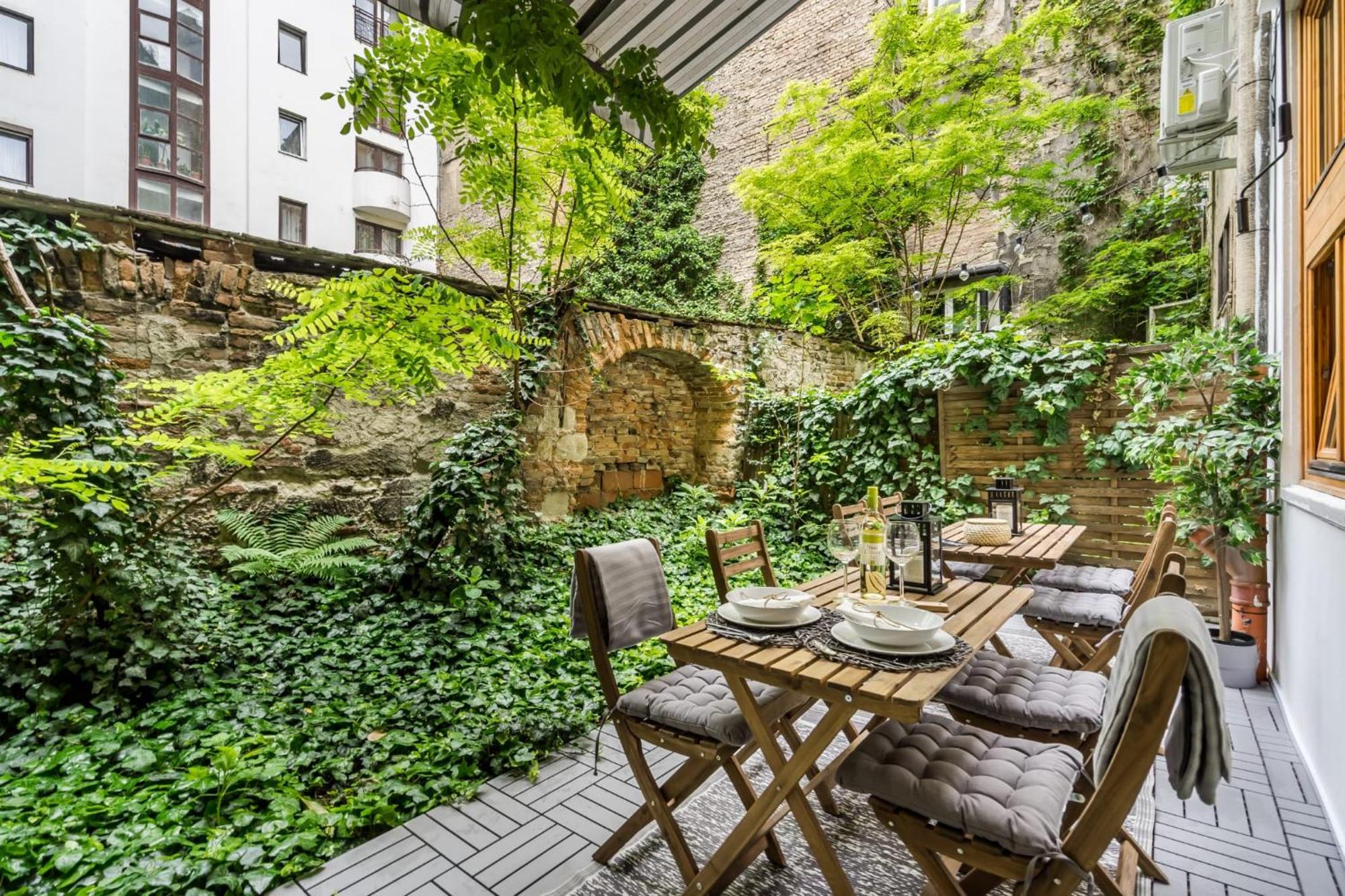 Wellness Wonderland: Garden, Sauna, Jacuzzi In Cbd Budapeste Exterior foto