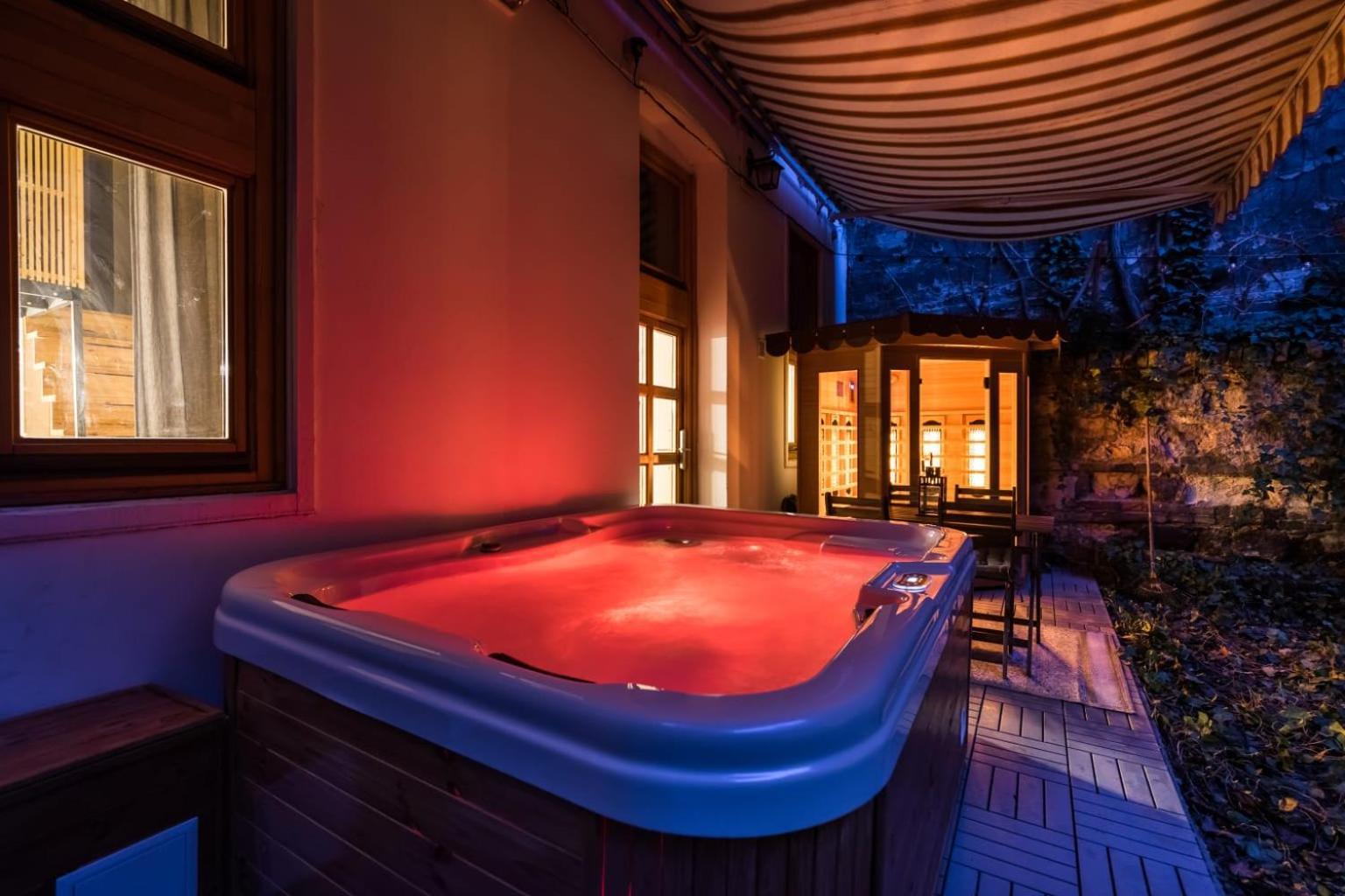 Wellness Wonderland: Garden, Sauna, Jacuzzi In Cbd Budapeste Exterior foto