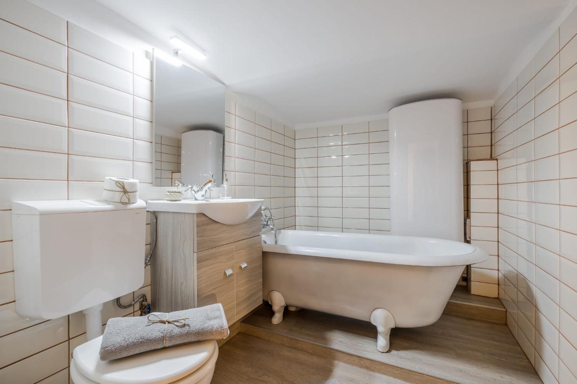 Wellness Wonderland: Garden, Sauna, Jacuzzi In Cbd Budapeste Exterior foto